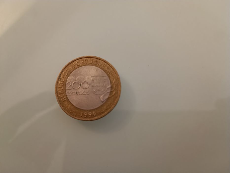 Moedas 200 escudos de vários anos e edições