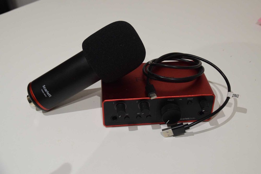 Zestaw Focusrite Scarlett Solo 4Gen + mikrofon Scarlett CM25 MKIII