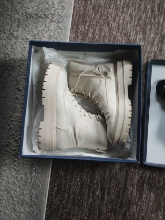 Взуття жіноче весна-літо, осінь-зима різних розмірів на підборах і без