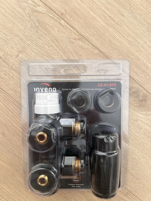 Invena CZ-91-015 zestaw do dolnego podłączenia typu Duoplex czarnyPROV