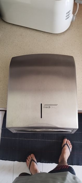 Dispensador de Toalhas de Papel Mãos Zig-Zag