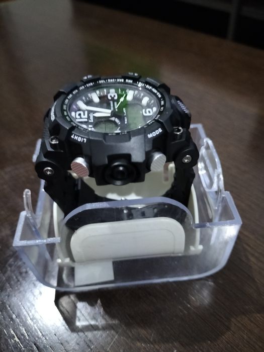 Relógio Louis  Valentino  tipo g-shock