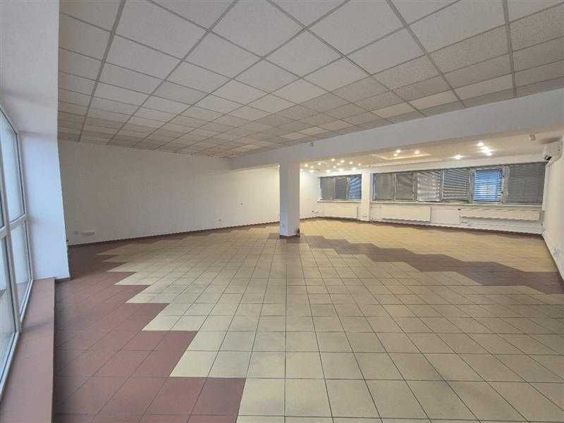 Lokal na szkołę tańca, studio, salę treningową