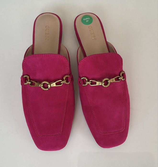 Zamszowe klapki  Guess