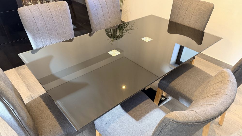 Mesa de sala e aparador
