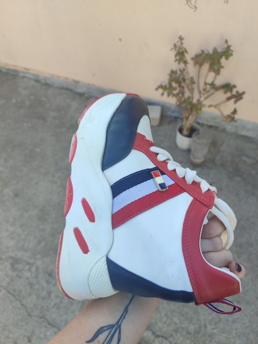 Кросівки на високому ходу