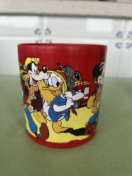 Canecas criança em plástico