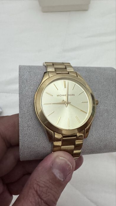 Relogio Mikael Kors gold