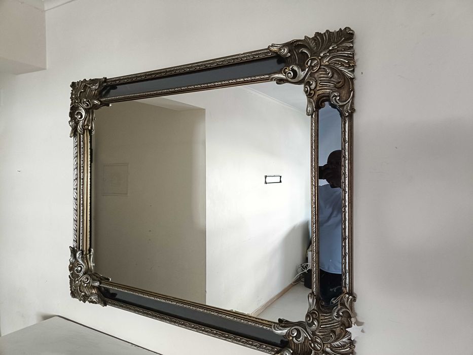 Espelho estilo napoleon lll com traços barroco