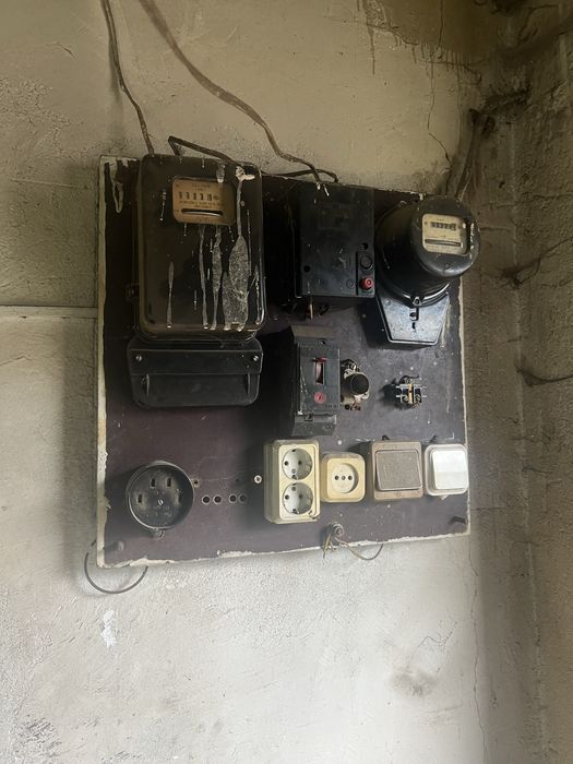 Продам три гаражі разом вул. Сухоярська. 200 м.кв. Під СТО, виробництво