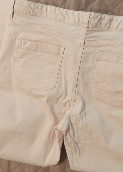 Jasne wąskie spodnie