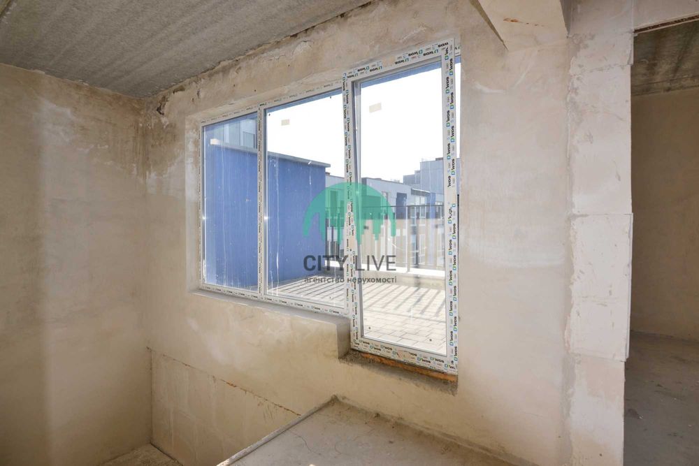 Дворівнева 2 кімнатна квартира з ТЕРАСОЮ в центрі міста(60)