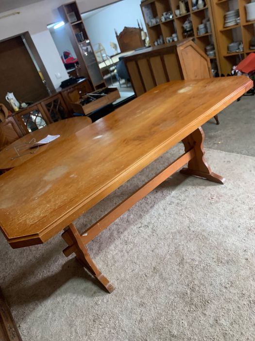 Mesa de jantar em madeira