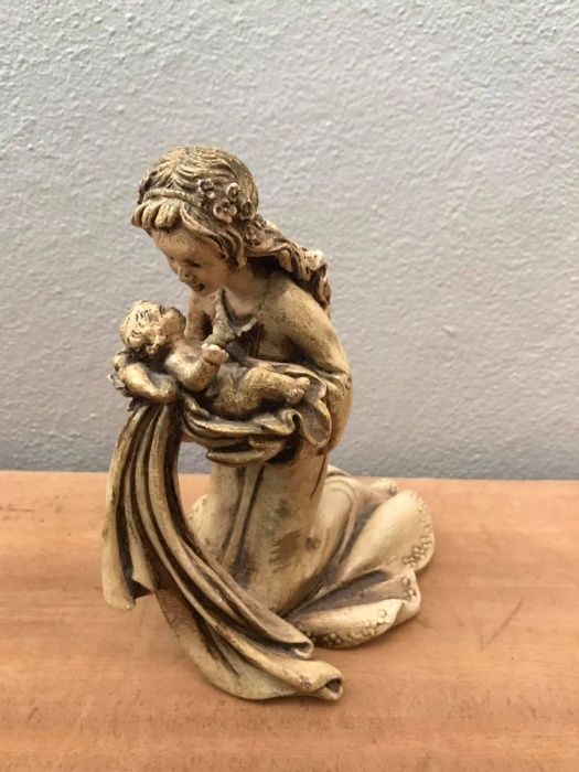 Molduras e estátuas