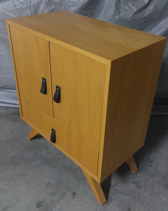 Pequeno Móvel (cómoda - mesinha)