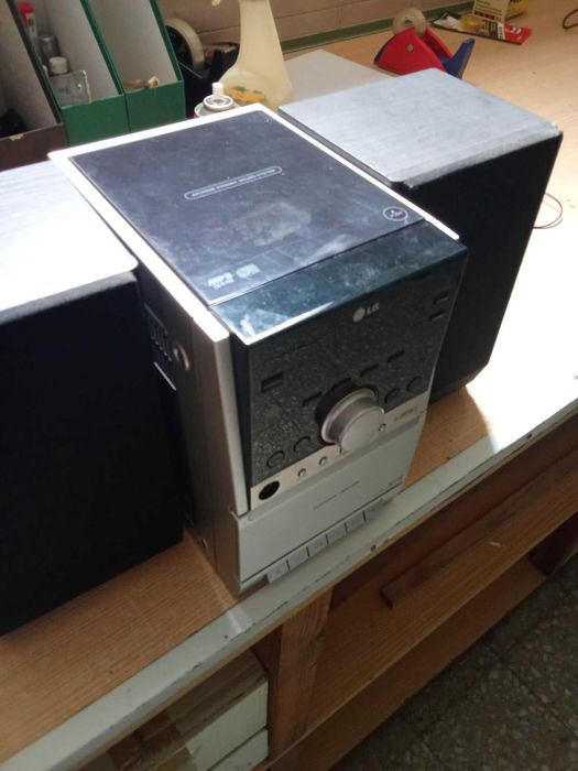 Aparelhagem micro HIFi LG com CD/Cassete Rádio AM/FM/AUX