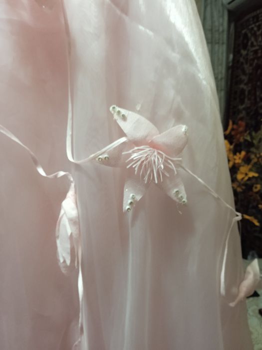 Продам випускну сукню б/у.