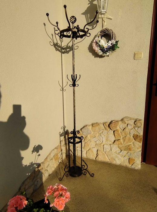 Wieszak metalowy stojący