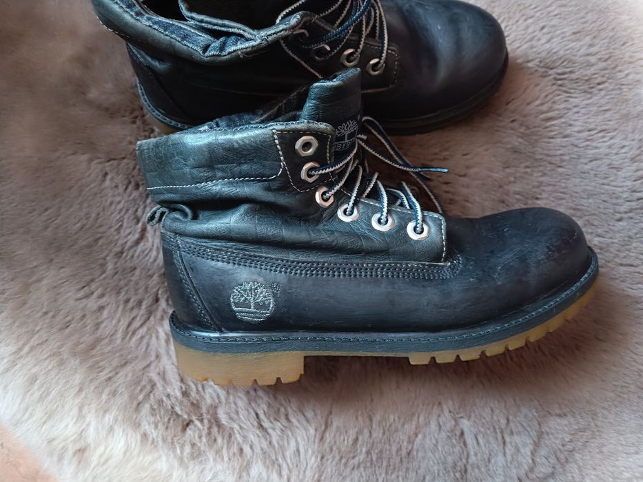 Czarne botki Timberland wykonane ze skóry licowej