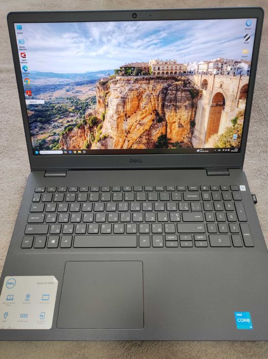 Ноутбук DELL Vostro 3500