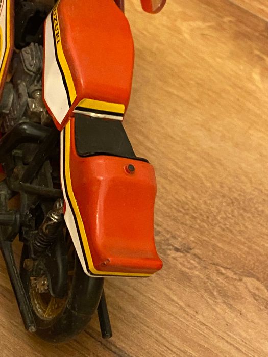 Miniatura de Mota Vintage Suzuki GP a dois tempos