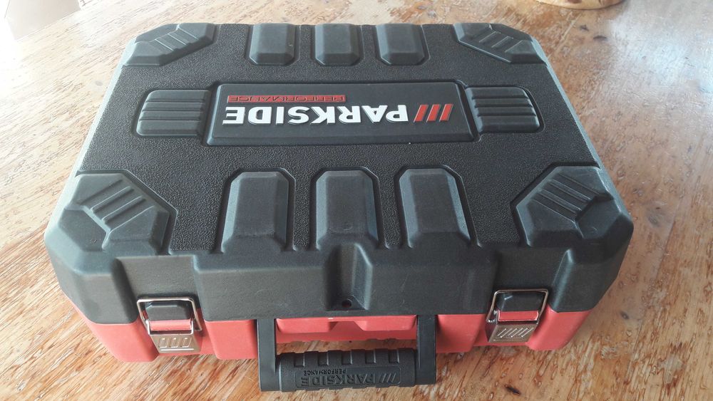 Aparafusadora Parkside Performance 20V nova