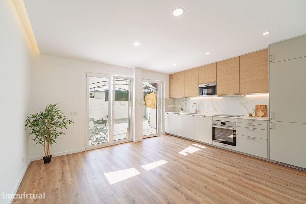Apartamento T2 Fogueteiro com Logradouro