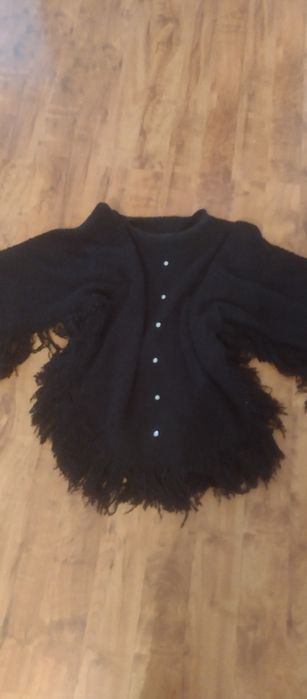 Sweter czarny oversize z frędzlami