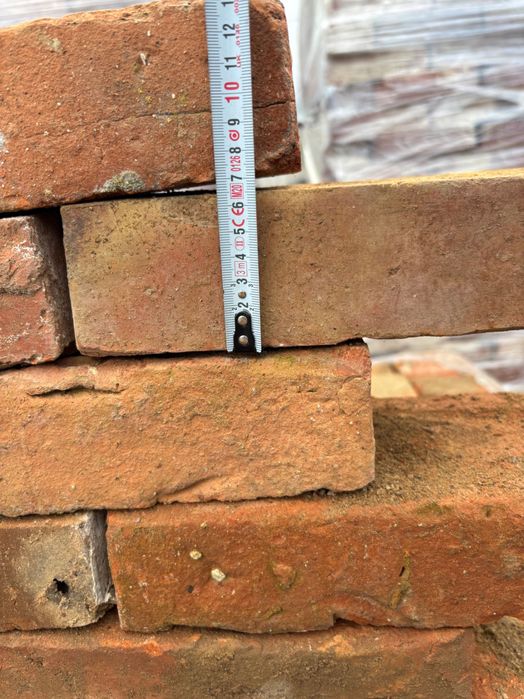 Cegła rozbiórkowa, czysta, twarda. Idealnie nadaje się do murowania.