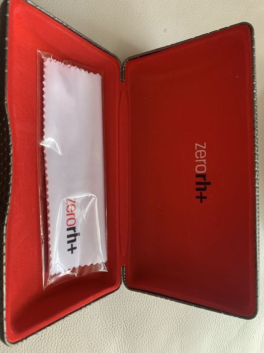 Duże etui do okularów, złote etui, Zero Rh+