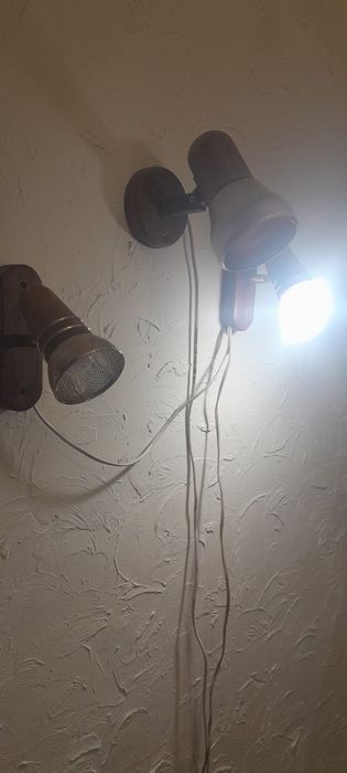 Настенные бра в одном стиле