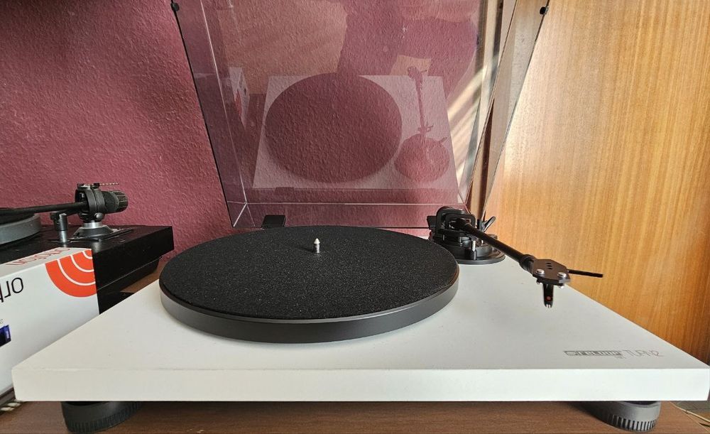 Програвач RELOOP Turn2

• Заводська установка з картриджем Ortofon OM1