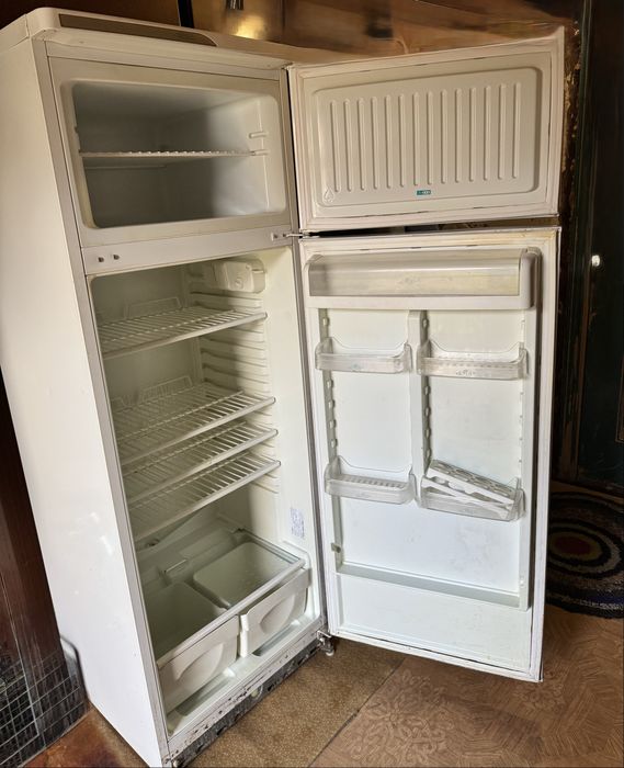 Продается холодильник б/у фирма stinol