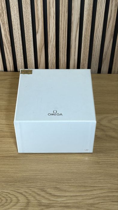 Omega caixa como nova