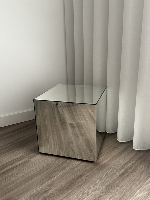 Mesa de apoio espelhada