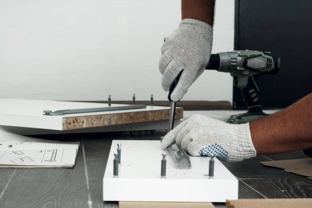 Skręcanie mebli z paczek, montaż mebli