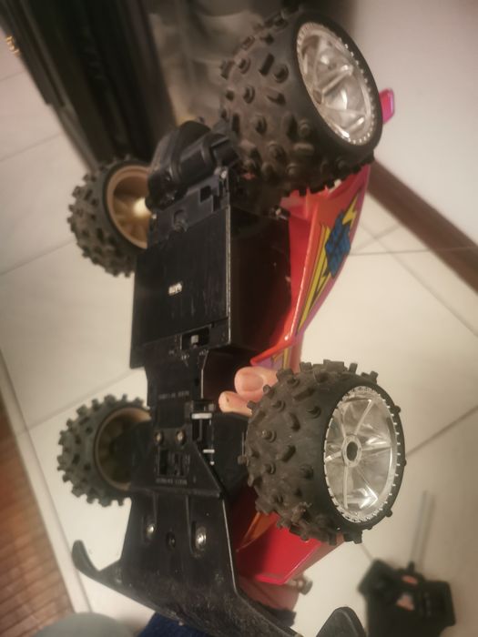 Carro a pilhas para crianças com comando