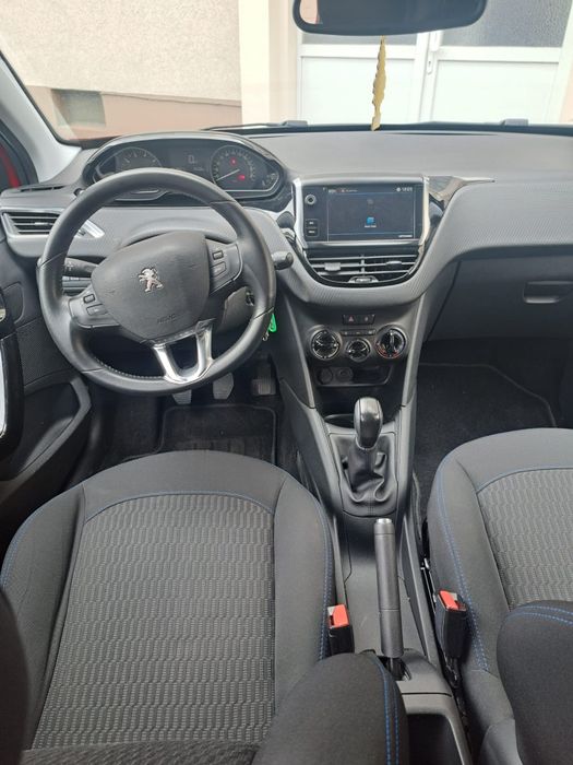 Peugeot 208 — fotografia 8