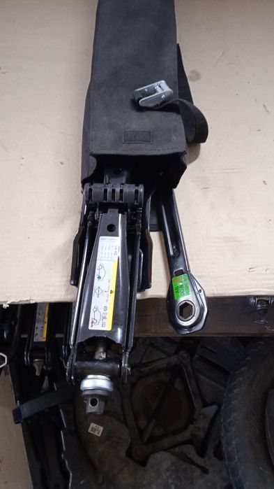 Домкрат audi q7 2015+,touareg 2017+,cayenne 2017+