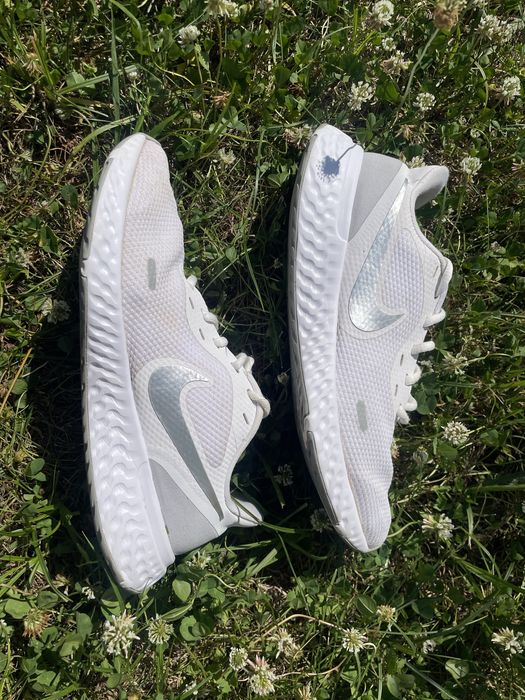 Кросівки Nike Revolution 5