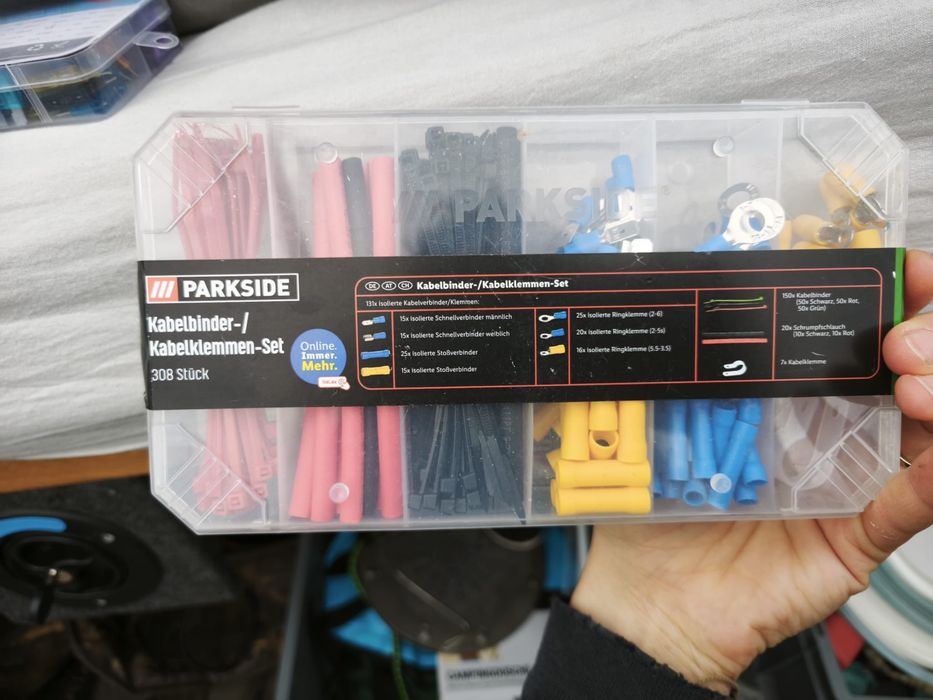 Conjunto de abraçadeiras e grampos para cabos