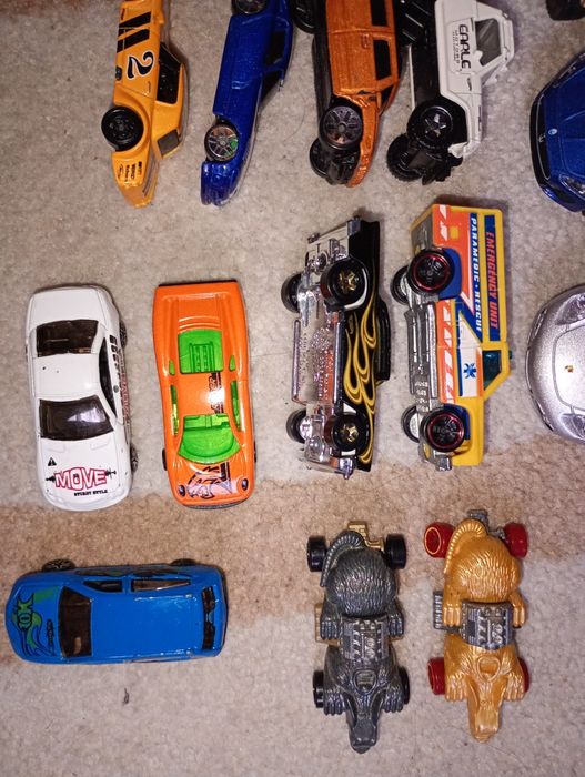 Машинки Hot wheels залізні і пластикові