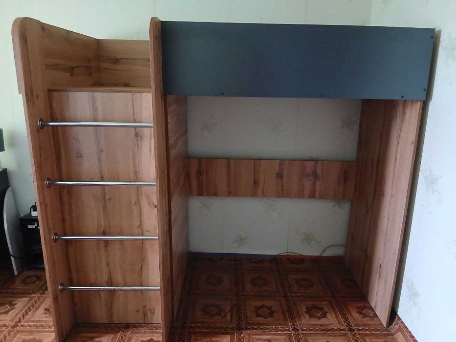 Ліжко-горище з шафою та полицями (терміново, самовивіз)