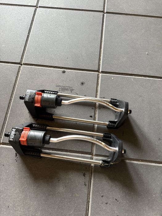 Podlewaczki wachadłowe