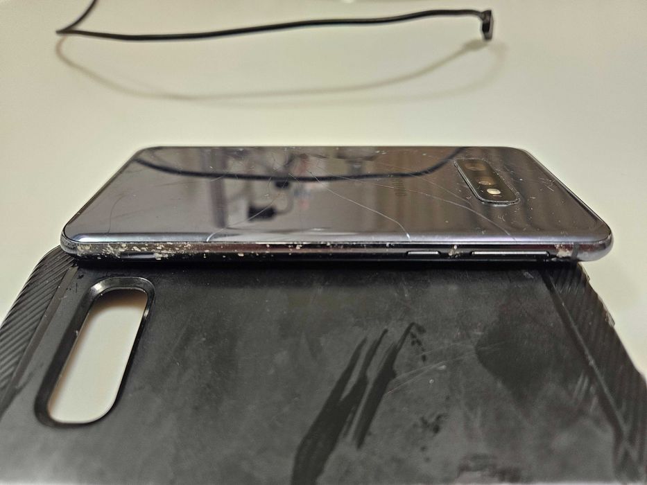 Smartphone Samsung S10e sprawny plus gratisy