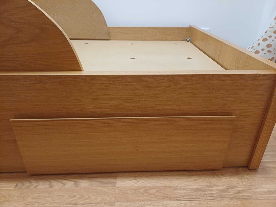 Cama Madeira de Carvalho 1,95m X 1,10m Como Nova