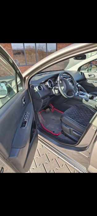 Машина Peugeot 3008