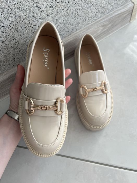 Жіночі бежеві лофери 36 розмір