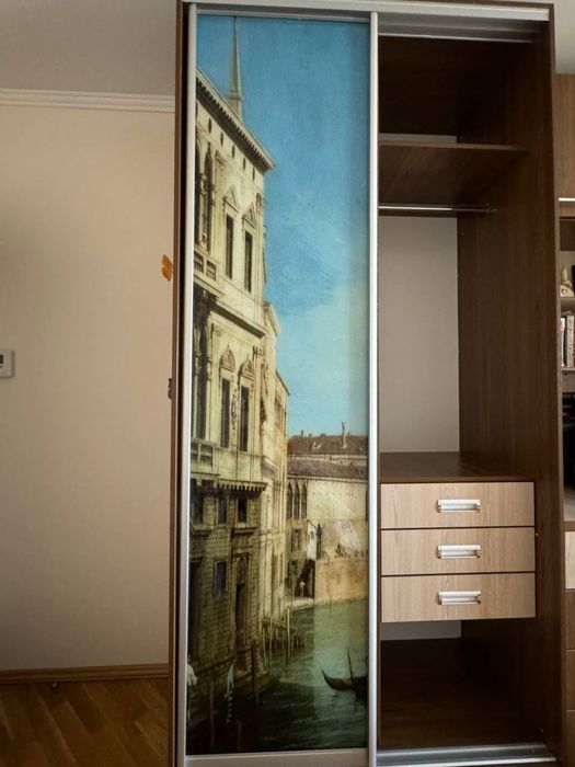 Стінка в дитячу кімнату з шафами купе