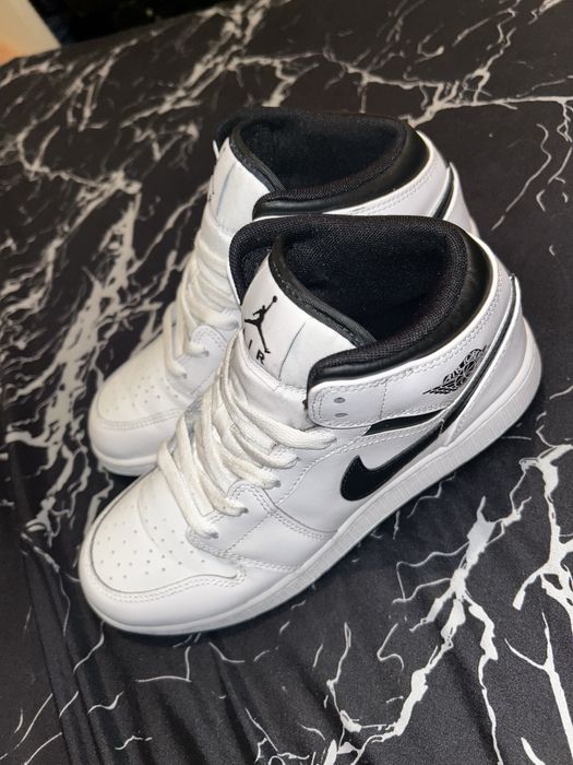 Air jordan 1 mid branco / preto tamanho 38.5